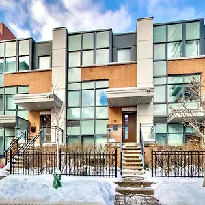  Guest house In Downtown Canada